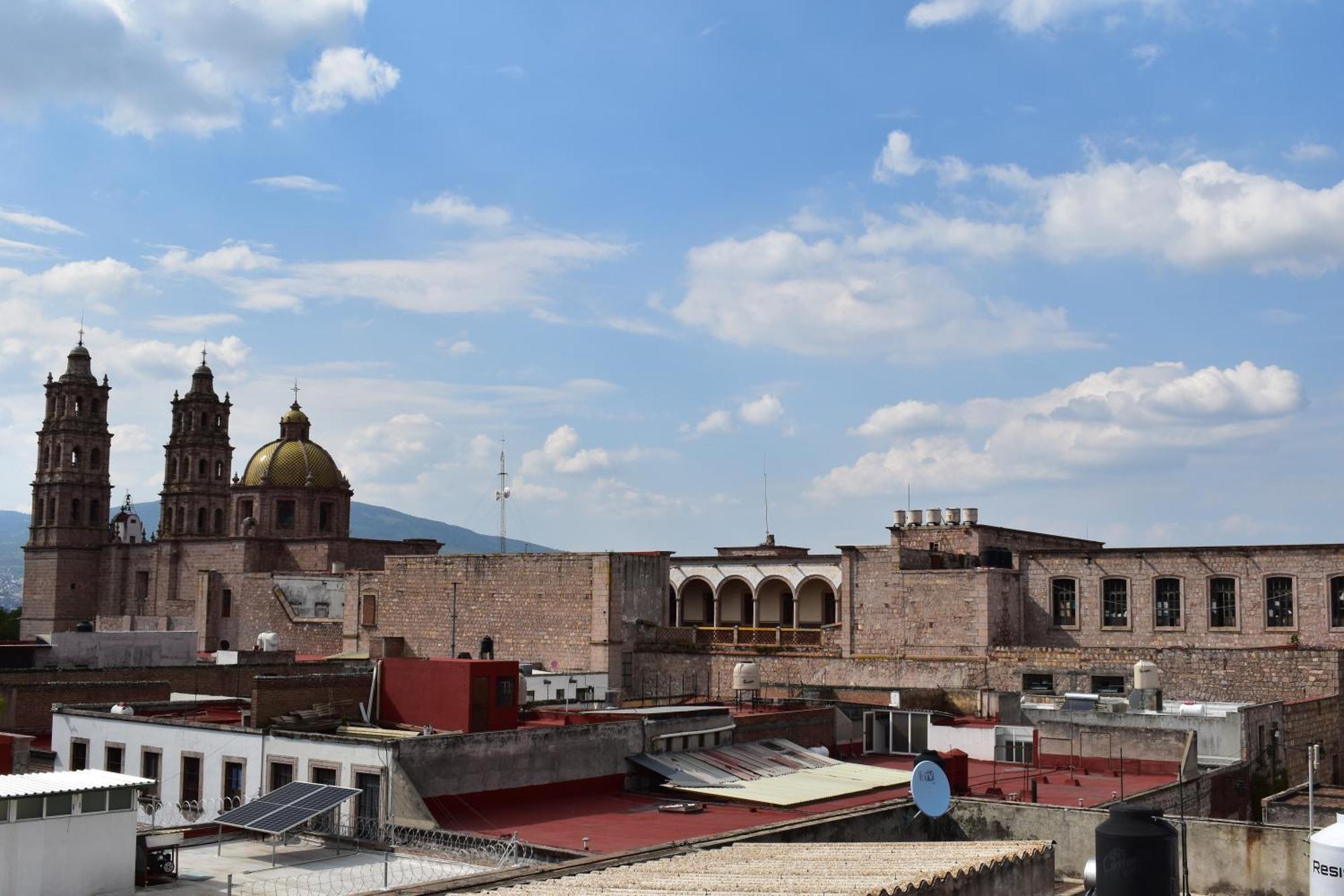 El Suburbio - Serapio Rendon Morelia Buitenkant foto